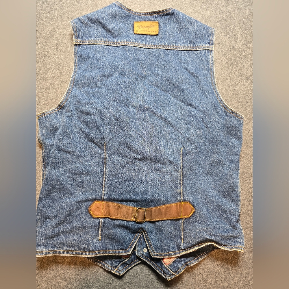Wrangler Medium Lined Denim Vest with Cinchback - Picture 2 of 6